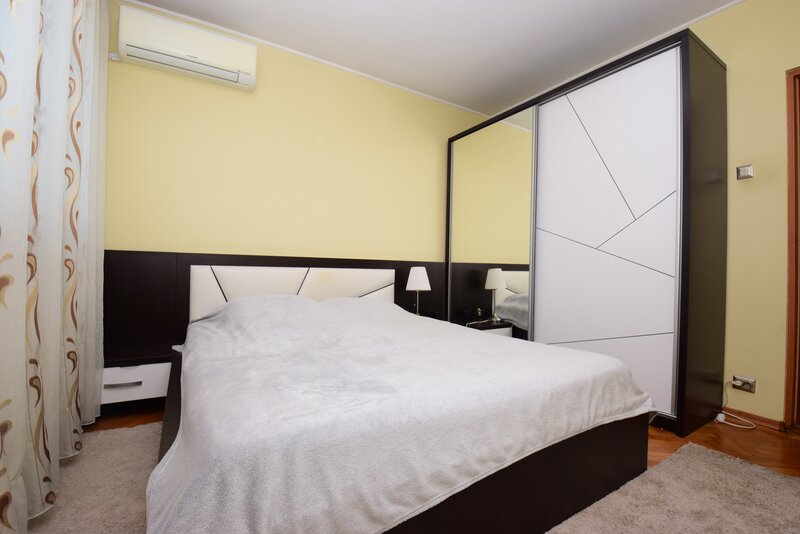 Metrou Nicolae Grigorescu, bloc H caramida, boxa, decomandat, 2 bai