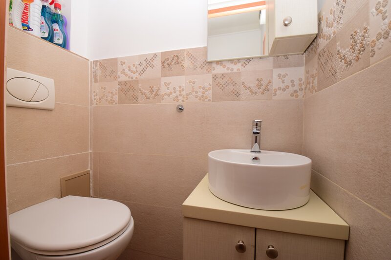 Metrou Nicolae Grigorescu, bloc H caramida, boxa, decomandat, 2 bai